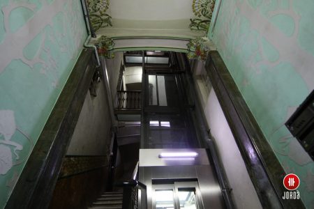 Instalacion de ascensor en una comunidad de propietarios protegido por patrimonio