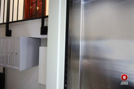 Barra de fotocélula en la cabina de ascensor