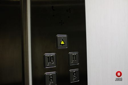 Botonera de interior de cabina de un ascensor