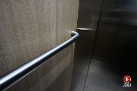 Pasamano redondo inoxidable cabina ascensor